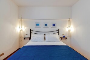 2 slaapkamers, een strijkplank/strijkijzer, gratis wifi, beddengoed