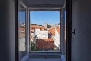 Studio (Studio Apartment with City View) | View from room