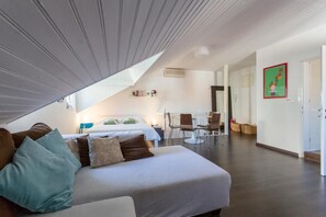 Studio (Studio Apartment with City View)
