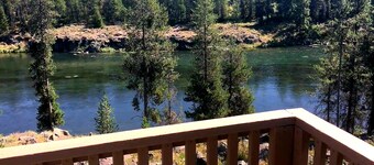 Henry's Fork Retreat, stunning river views,  footpath to river