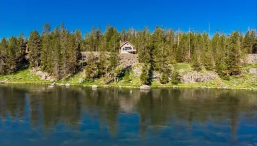 Henry's Fork Retreat, stunning river views,  footpath to river, sleeps 8