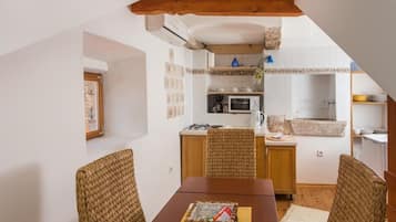 Apartment (Two Bedroom Apartment with Partial Se) | Esszimmer