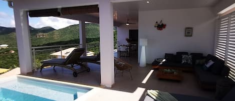 حمّام سباحة خارجي