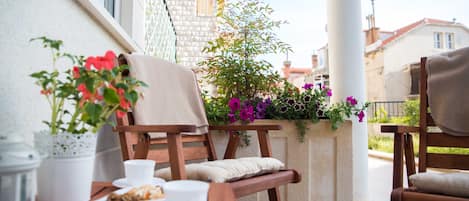 Apartment (Studio Apartment) | Terrace/patio