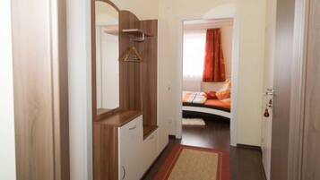 1 Schlafzimmer, Schreibtisch, WLAN, Bettwäsche