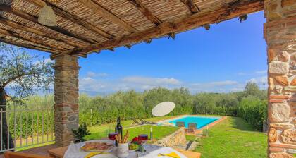 Villa / Independent home in Lucca mit 3 Schlafzimmern 6 Schlafplätzen