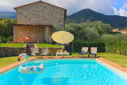 Villa / Independent home in Lucca with 3 bedrooms sleeps 6