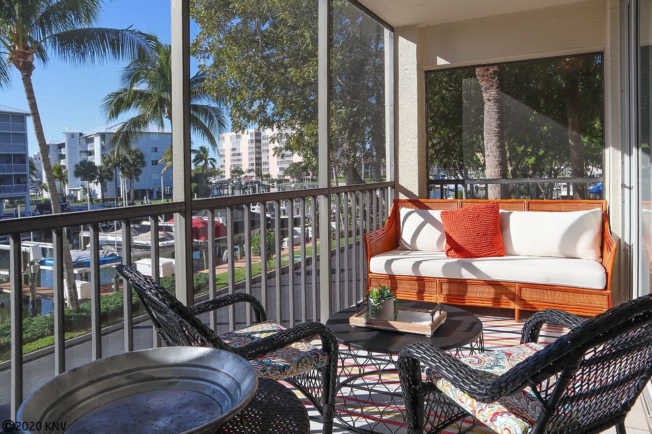 SUPER SUPER 3B/2B Hibiscus Pointe Condo With Water Views, Walk to Beach, Heated Pool!