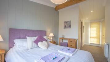 Cabin | 2 bedrooms, iron/ironing board, free WiFi, bed sheets