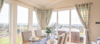Luxury Family Beechwood Lodge With hot tub