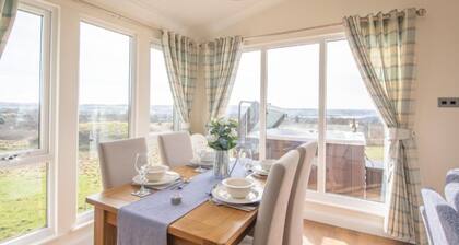 Luxury Family Beechwood Lodge With hot tub