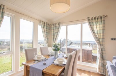 Luxury Family Beechwood Lodge With hot tub