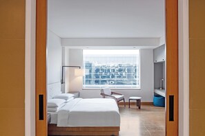 Literie de qualité, couette en duvet, lit avec matelas à plateau-coussin