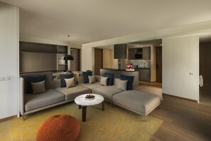 Premium bedding, down comforters, pillowtop beds, in-room safe - Hyatt Delhi Residences (New Delhi)