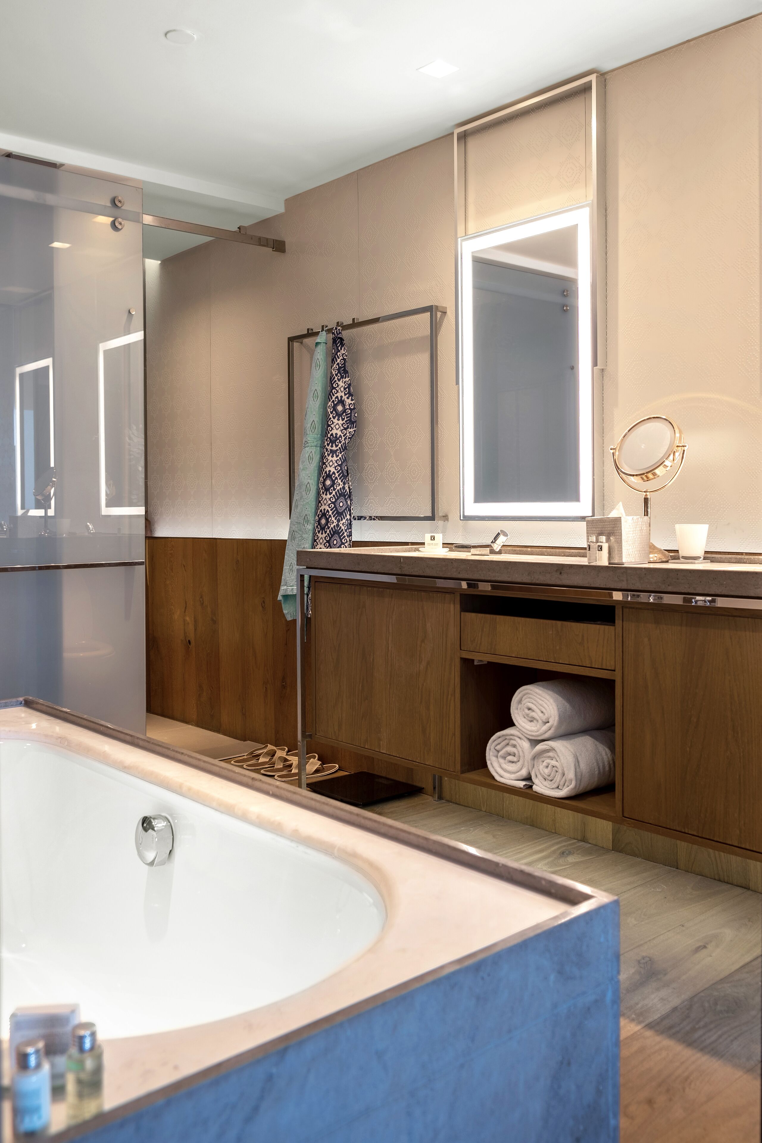 separate bathtub and shower, rainfall showerhead, free toiletries