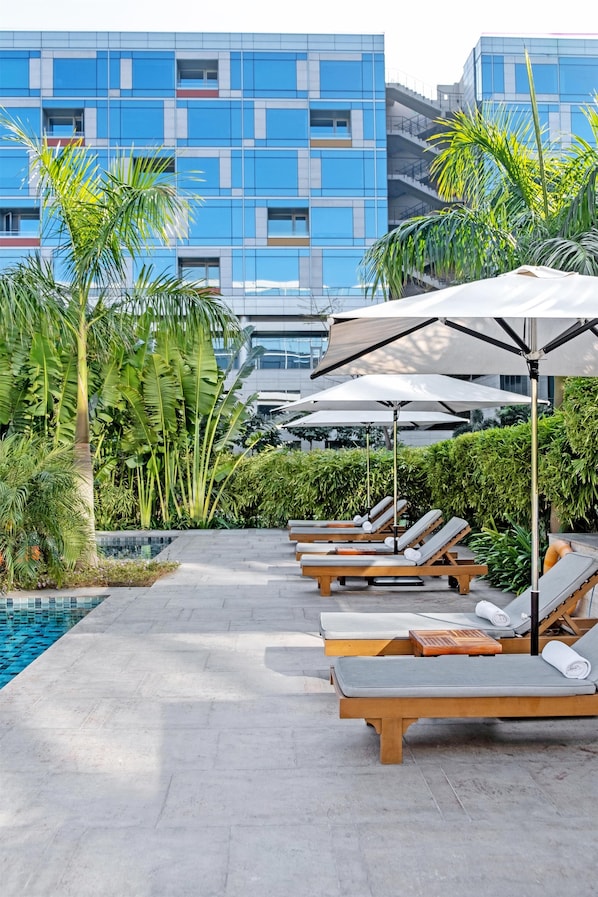 Outdoor pool - Hyatt Delhi Residences (New Delhi)