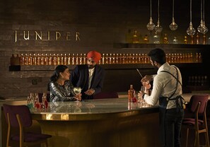 Bar (on property) - Hyatt Delhi Residences (New Delhi)