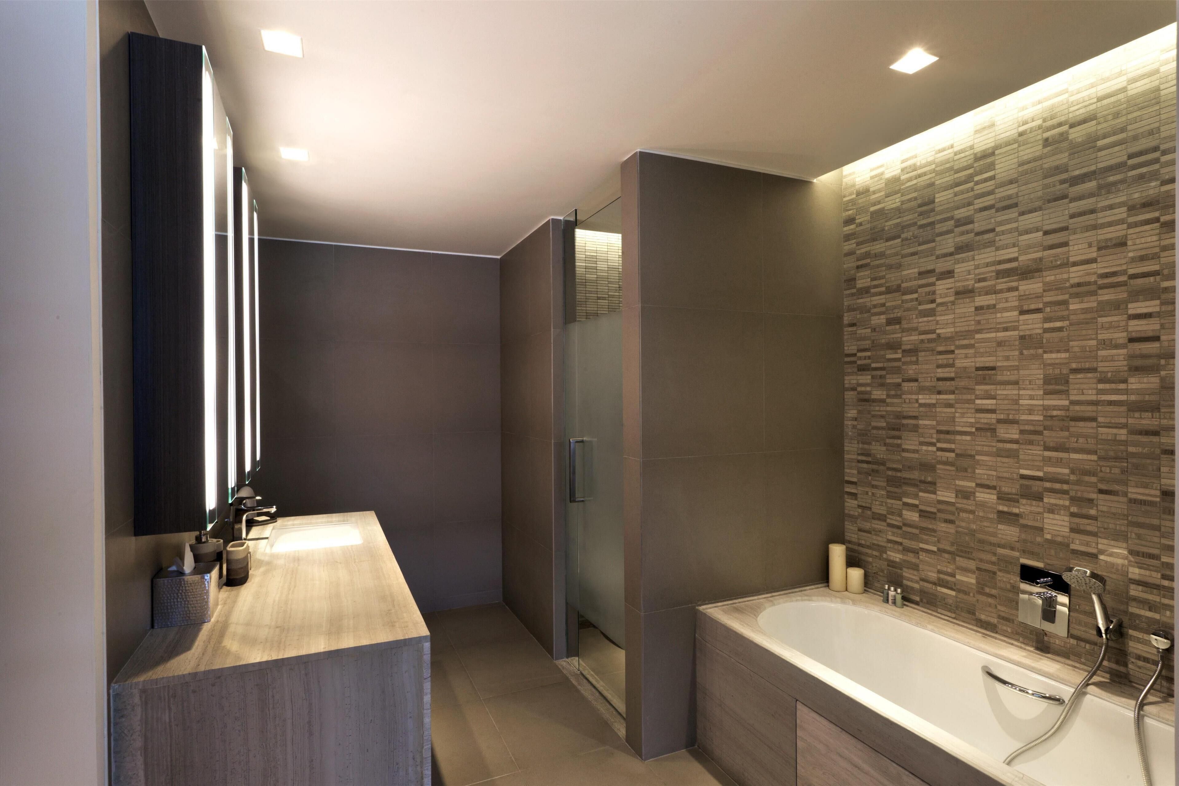 separate bathtub and shower, rainfall showerhead, free toiletries