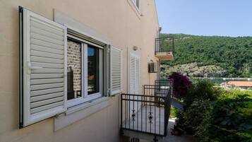 Apartamento (One Bedroom Apartment) | Fachada