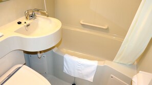 Combined shower/bathtub, free toiletries, hair dryer, slippers