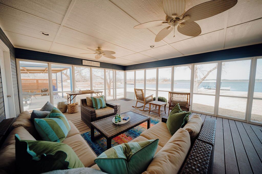 Smart TV, DVD player, table football, ping pong