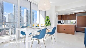 Dining - Modern 2BR Apartment | Steps to Brickell City Centre (Miami)