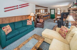 Smart TV, fireplace, DVD player, stereo