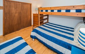 5 Schlafzimmer, Bügeleisen/Bügelbrett, WLAN
