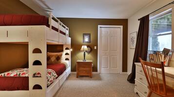 4 bedrooms, iron/ironing board, free WiFi, bed sheets