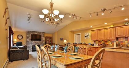 The Tanglewood Lodge: Amazing Ski Home for Groups. Hot Tub. Close to Killington Resort!
