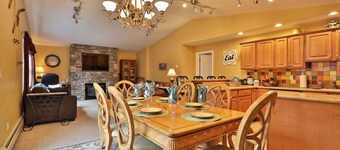 The Tanglewood Lodge: Amazing Ski Home for Groups. Hot Tub. Close to Killington Resort!