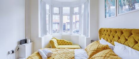 House | 4 bedrooms, iron/ironing board, free WiFi, bed sheets