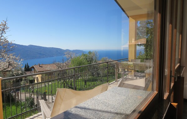 Property grounds - Villa Arianna Suite in private Villa lake view, garden, private swimming pool. (Tignale)