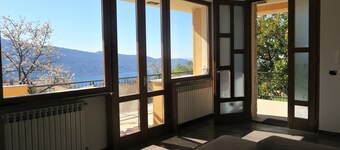 Villa Arianna Suite in private Villa  lake view, garden, private swimming pool.