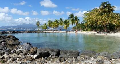 Grand T2, Trois-Ilets, proche commodités et plage.
