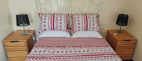 4 bedrooms, iron/ironing board, free WiFi, bed sheets