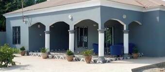 4 Bed House Sleeps 8 - Garden and Pets Welcome