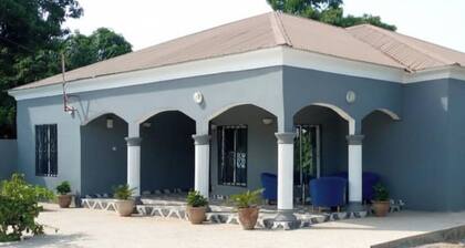 4 Bed House Sleeps 8 - Garden and Pets Welcome