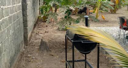 4 Bed House Sleeps 8 - Garden and Pets Welcome