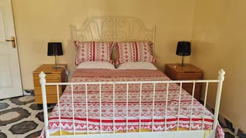 4 bedrooms, iron/ironing board, free WiFi, bed sheets