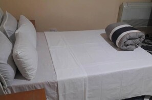 4 bedrooms, iron/ironing board, free WiFi, bed sheets