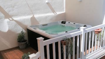 Bañera de hidromasaje exterior
