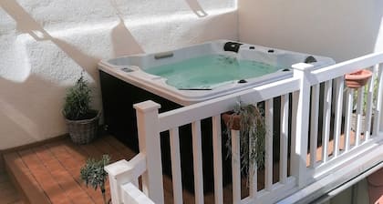 Beautiful vacation home with great outdoor area & whirlpool