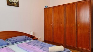 2 chambres, fer et planche à repasser, Wi-Fi, draps fournis