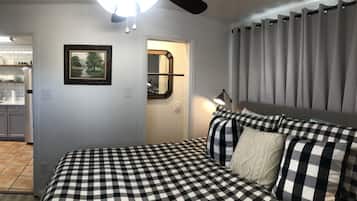 1 bedroom, desk, WiFi, bed sheets