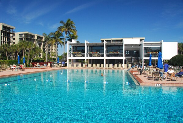 Pool - Full Beach View 2 BR Condo (Longboat Key)