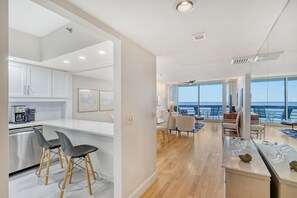 Dining - Full Beach View 2 Bedroom Condo (Longboat Key)