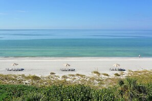 On the beach - Full Beach View 2 Bedroom Condo (Longboat Key)