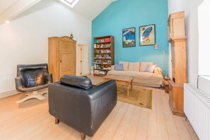 TV, fireplace, books, stereo