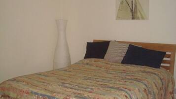 2 slaapkamers, een strijkplank/strijkijzer, wifi, beddengoed